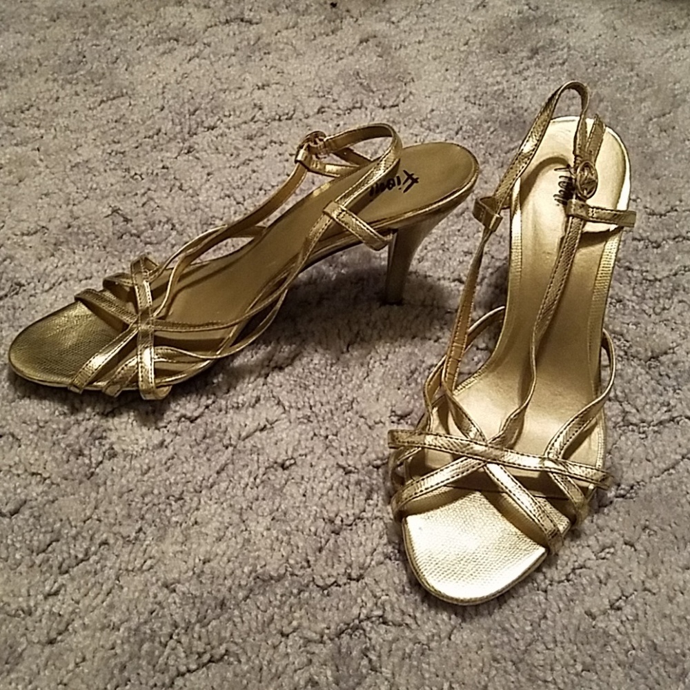 Gold Pumps